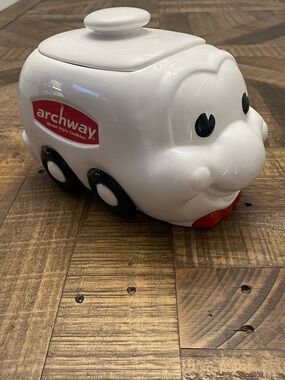Archway vintage ceramic cookie jar